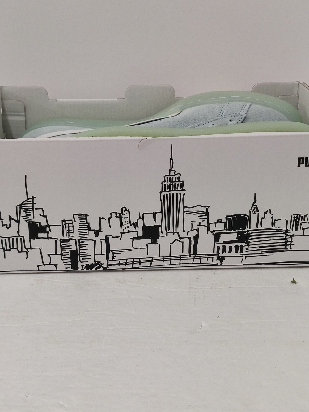 Ladies Size 9.5 - Puma Suede NYC Long Run Pack 400842 01 New In Box - Picture 9 of 9